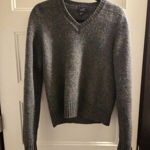 Womens V-Neck Sweater in Heathered Gray